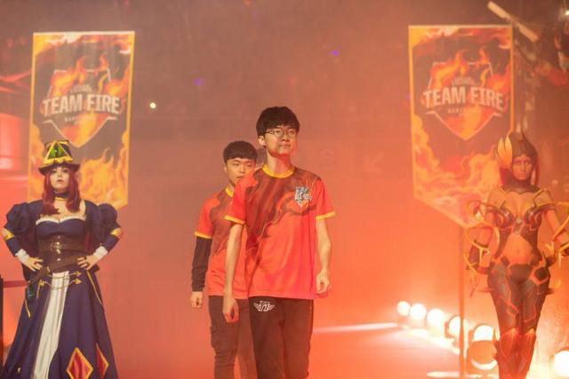 与其对比 与其对比